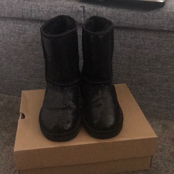 Black sequin uggs - Picture 3 of 7